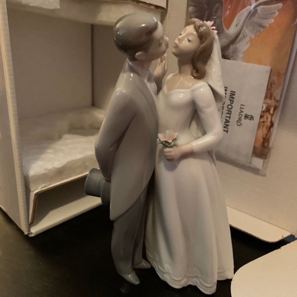 Lladro A Kiss To Remember